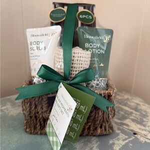NWT Bloomfield Gift Set - Green and White